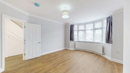 4 bedroom semi-detached house to rent - Photo 3