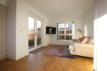 43 Charlestown Hall Lane, Lisburn, BT28 0AH - Photo 2