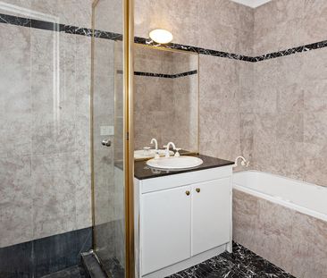 Three (3) Bedroom Townhouse in the Heart of Chatswood - Photo 4