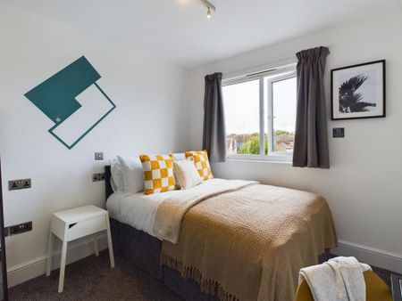 4 bedroom flat to rent - Photo 3