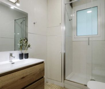 Room in a shared 4-bedroom apartment for rent in La Sagrada Família. - Photo 4