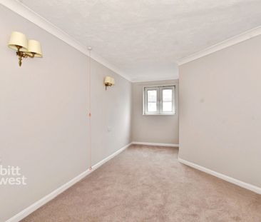 1 bedroom retirement property to rent - Photo 3