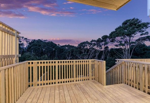 Brand New 3 Bedroom Townhouse in Orewa! - Photo 1