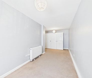 2 bedroom ground floor flat to rent - Photo 3