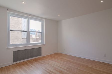 2105 Chomedey Street - Photo 4