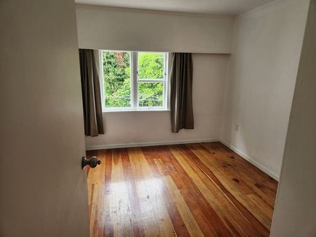 Well Located 3 Bedroom Flat - Photo 4