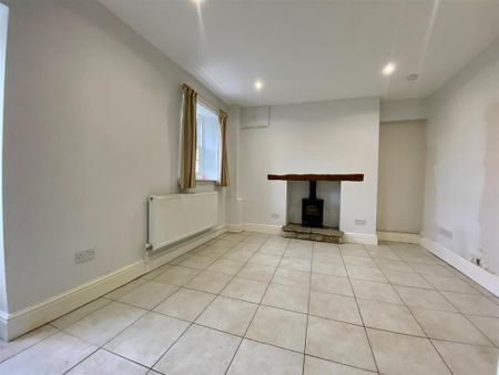 4 bedroom detached house to rent - Photo 4