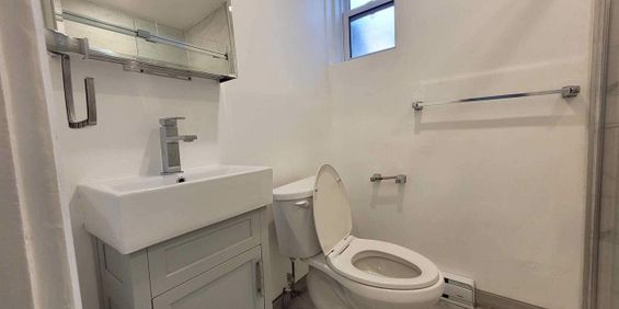 GRAND 3 1/2 - 3485 ELLENDALE - RECEMMENT RENOVE - Photo 3