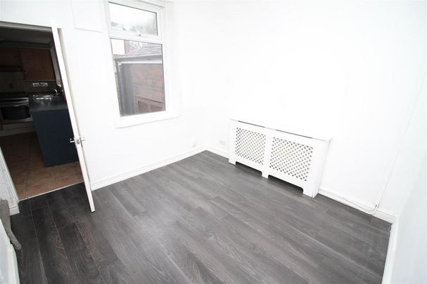 2 bedroom end of terrace house to rent - Photo 1