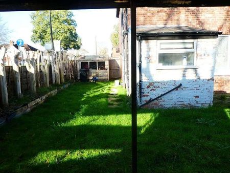 Kings Road, Firswood, Manchester, M16 - Photo 3