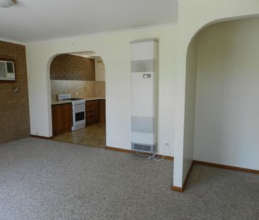 Neat and Tidy 2 Bedroom Unit - Photo 3