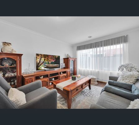 4 Fleuve Rise, Clyde North, Vic 3978 - Photo 1