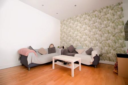 5 bedrooms 1 bathroom - Photo 4