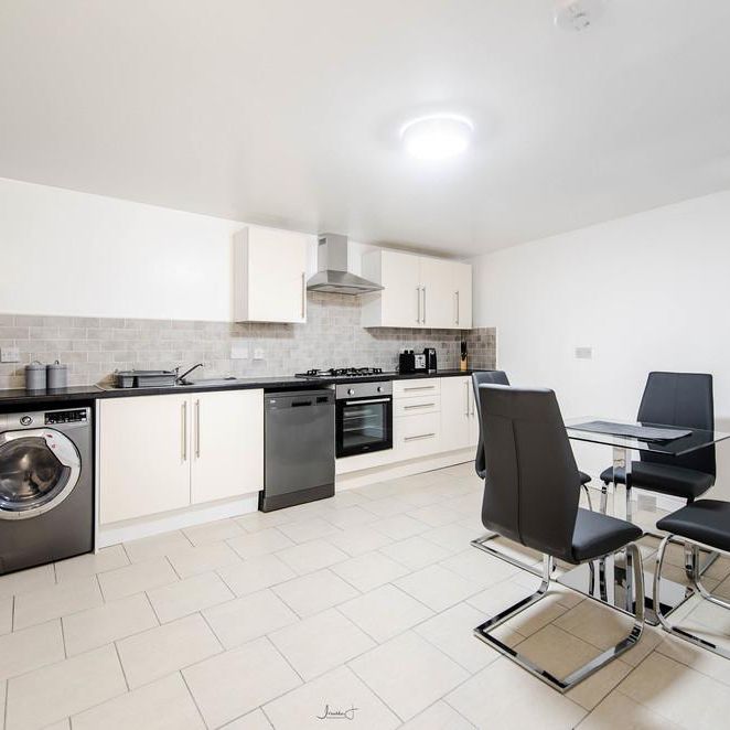 1 bedroom in a house share to rent - Photo 1