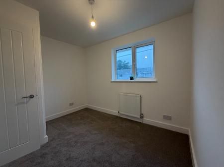 3 bedroom Terraced House To Let - Photo 4