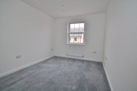 4 bedroom detached house to rent - Photo 3
