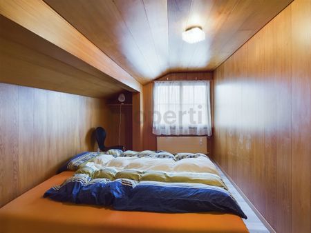 Furnished 2-room attic apartment with beautiful mountain views in Andiast - Foto 3