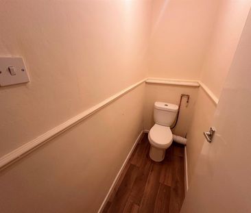 2 bedroom Flat To Let - Photo 4