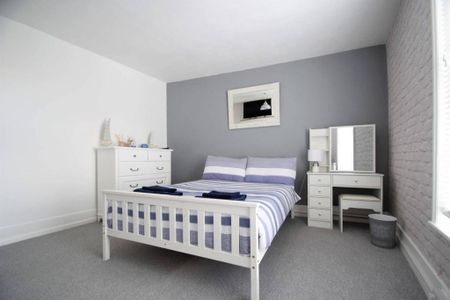 4 bedroom terraced house to rent - Photo 4