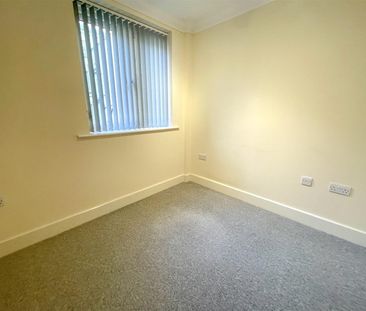 Grand Parade, Eastbourne, BN21 4DG - Photo 2