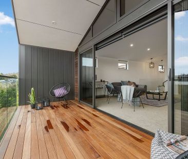 Executive Waterfront Townhouse - Photo 1