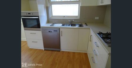 Affordable Homette In Great Location - Photo 4