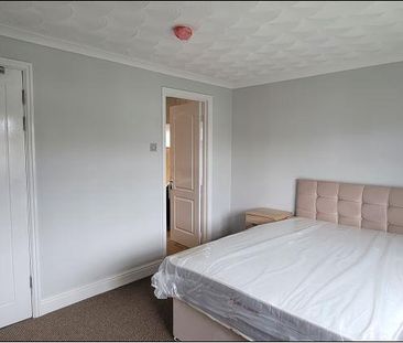 1 bedroom in a house share to rent - Photo 3