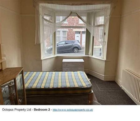 3 bedroom flat to rent - Photo 4