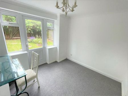 4 bedroom detached house to rent - Photo 2