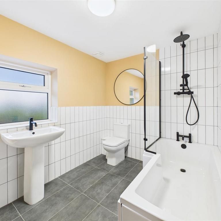 4 bedroom semi-detached house to rent - Photo 1