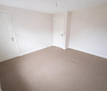 4 bedroom detached house to rent - Photo 3