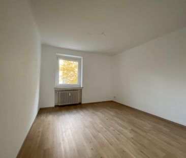 Gepflegte 3-Zimmer-Wohnung in modernisierten Mehrparteienhaus! - Photo 1