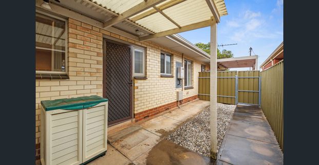 Updated Homette in fabulous location! - Photo 1