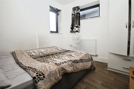 London Road, Thornton Heath, CR7 6AW - Photo 4