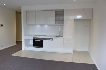 Secure Apartment With Spacious Livingroom And Balcony! - Photo 4