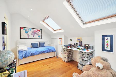 5 bedroom house in St John's Wood - Photo 3