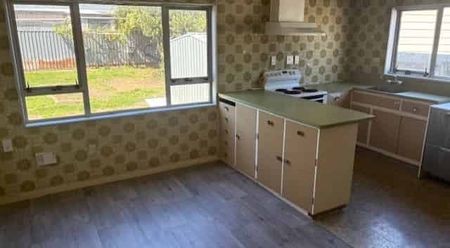 5 BEDROOMS - NAPIER - Photo 4