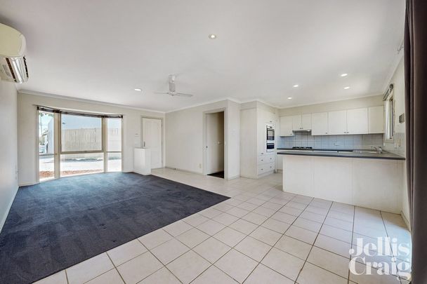 2/10 Denver Street, Bentleigh East - Photo 1