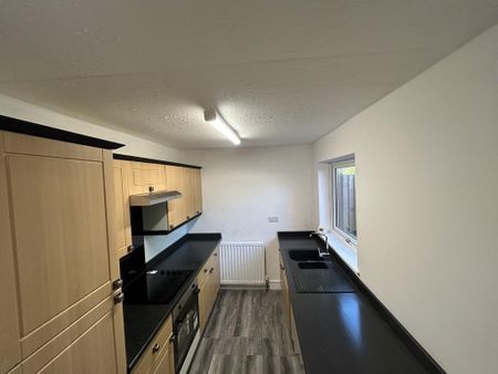 3 bedroom terraced house to rent - Photo 2