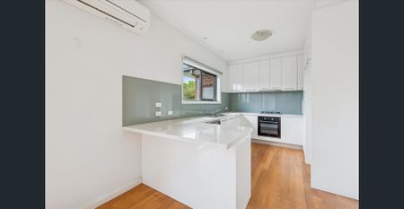 Spacious Townhouse in Private Location - Photo 3