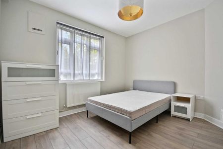 4 bedroom flat to rent - Photo 3