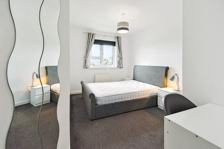 2 bedroom flat to rent - Photo 4