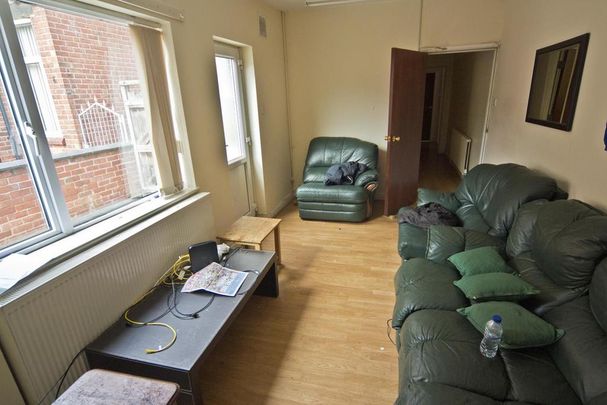 6 bedroom townhouse to rent - Photo 1