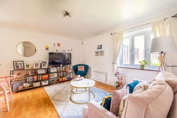 Hillbury Road, Heaver Estate, SW17 - Photo 1