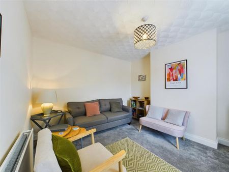 2 bedroom end of terrace house to rent - Photo 2