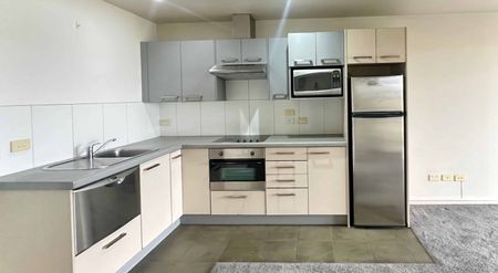 Modern Apartment in the Heart of Flat Bush - Photo 3