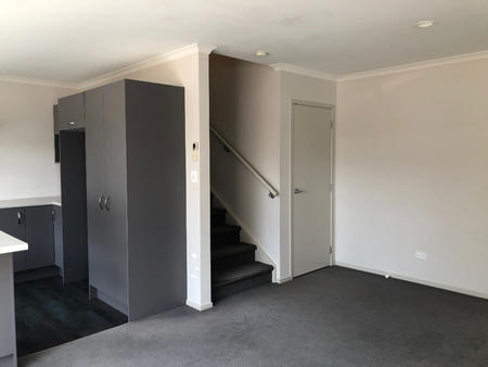 This modern two level townhouse is a very short walk to the University. - Photo 4