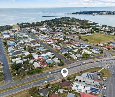 28 Pacific Highway, Blacksmiths NSW 2281 - House For Rent | Domain - Photo 5