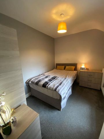 1 bedroom in a house share to rent - Photo 2