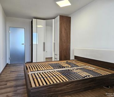 Helle und geräumige 2 Zimmer Wohnung, mit zwei Balkonen - Photo 2